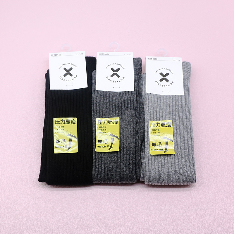 西客优品  冬新品压力羊毛过膝纯色竖条保暖柔软高筒JK制服裙女袜