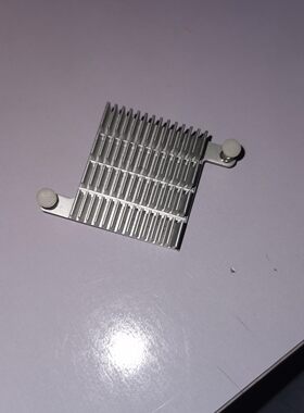 主板南桥散热片  孔距5.5cm 9成新 实拍