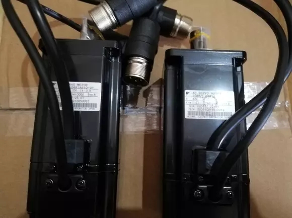 SGMAH-08ABA21原装安川750W伺服电机全新质保一年现货包邮议价