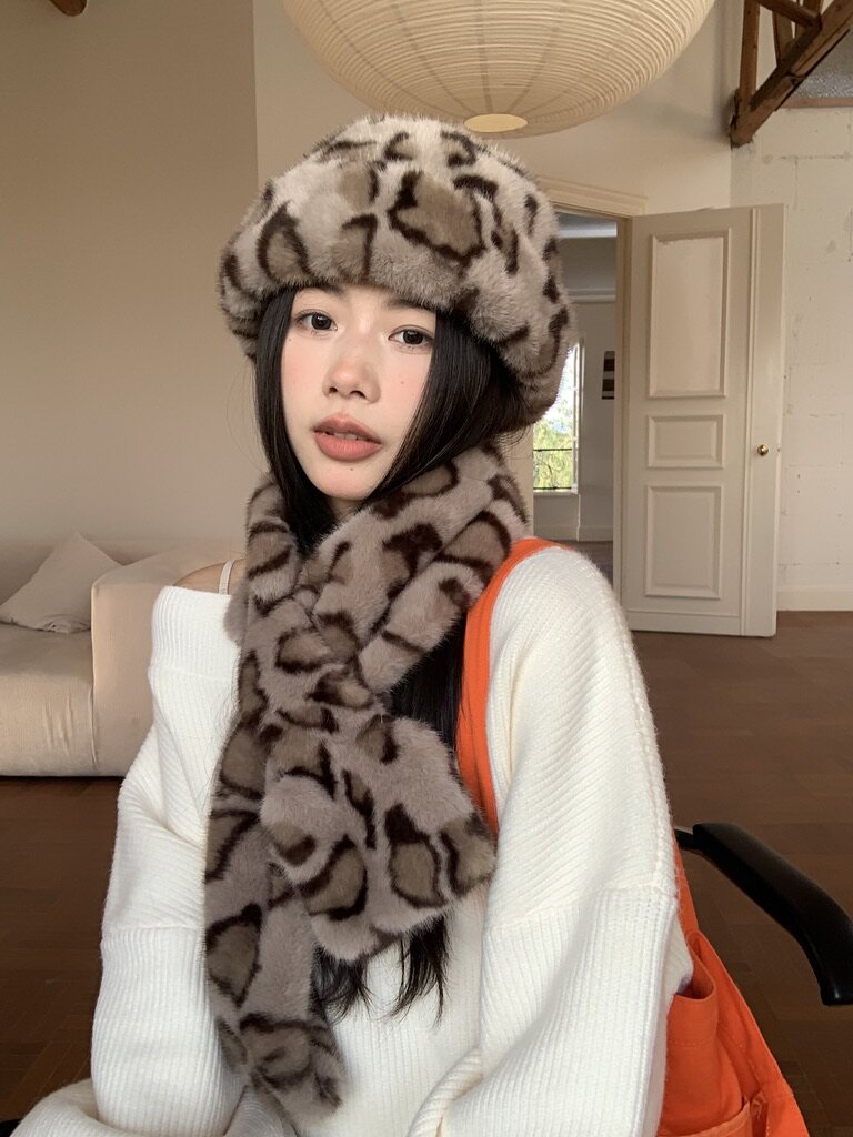 유행 동물 표범 인쇄 인조 모피 밍크 모피 곱슬 모자 인터넷 연예인 플랫 탑 집주인 분지 모자 세트와 동일한 스타일
