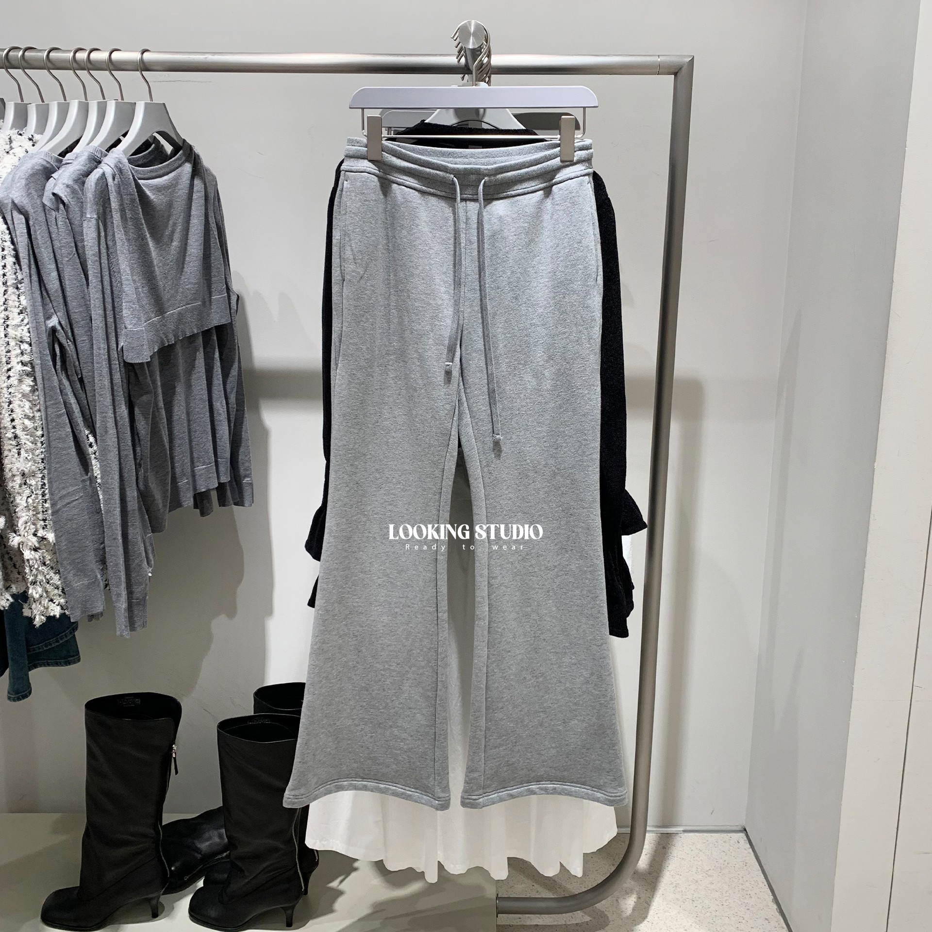 UR&DC2025秋季新款慵懒风格雷系松紧腰抽绳显瘦加绒喇叭裤女长裤