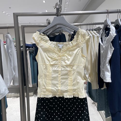 UR&DC2026春季新款休闲荷叶边褶皱修身短款开襟短袖衬衫女棉上衣