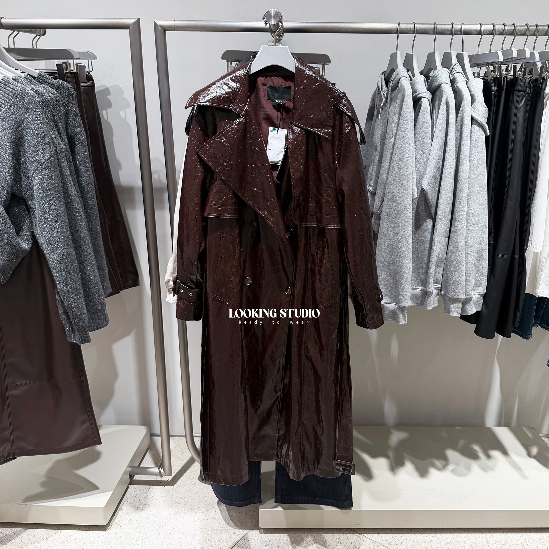 UR&DC2025冬季钟楚曦同款高级感气质潮流褶皱腰带超长风衣女外套