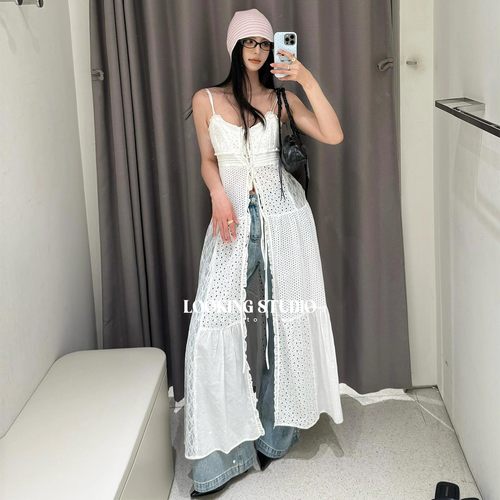 UR&DC2025夏季新款钟楚曦同款波嬉风法式蕾丝拼接白色吊带连衣裙