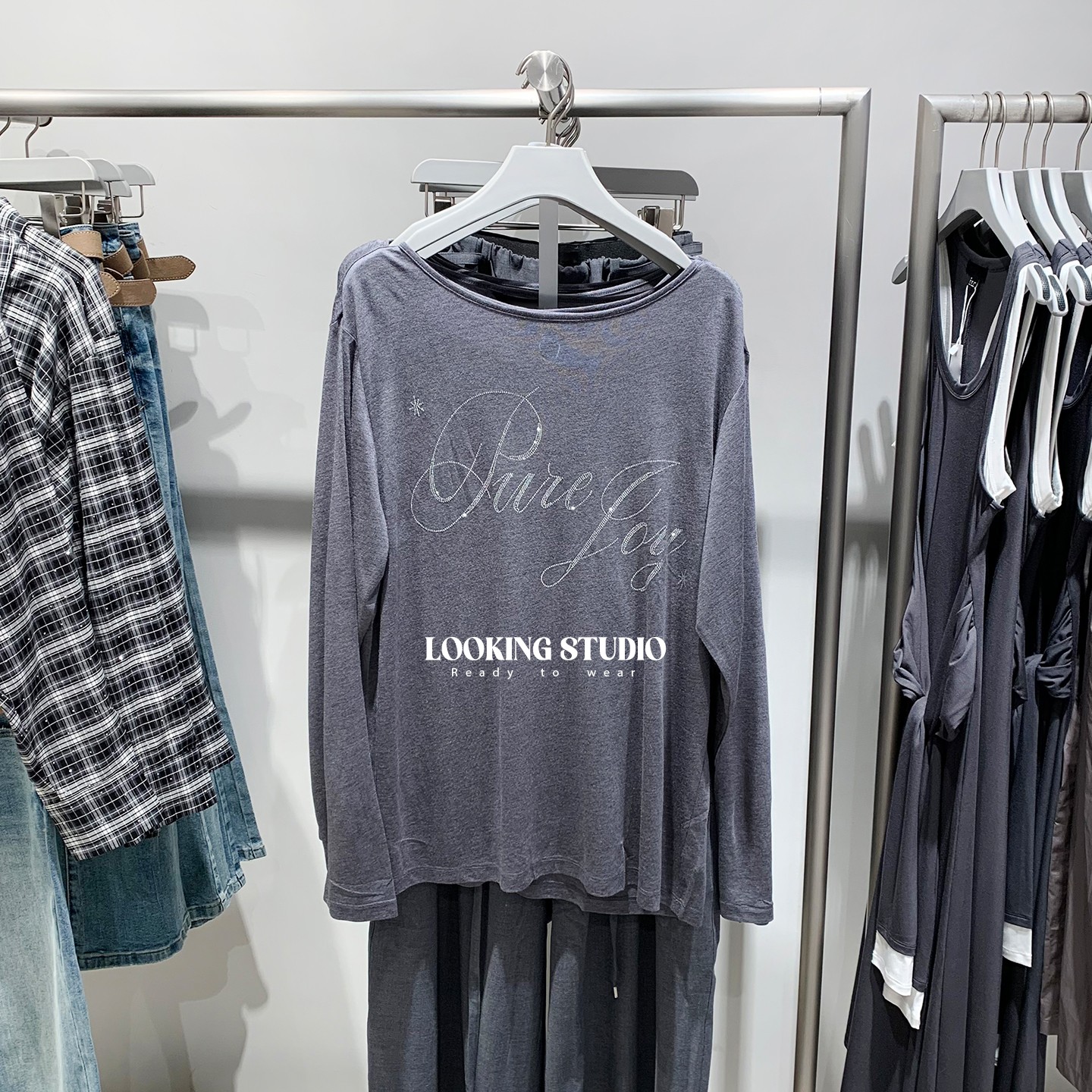 UR&DC2025秋季新款时尚休闲高街感字母印花宽松薄款圆领长袖T恤女