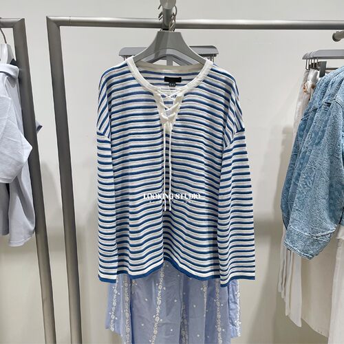 UR&DC2026春季新款设计感休闲撞色条纹V领系带超宽松长袖针织衫女