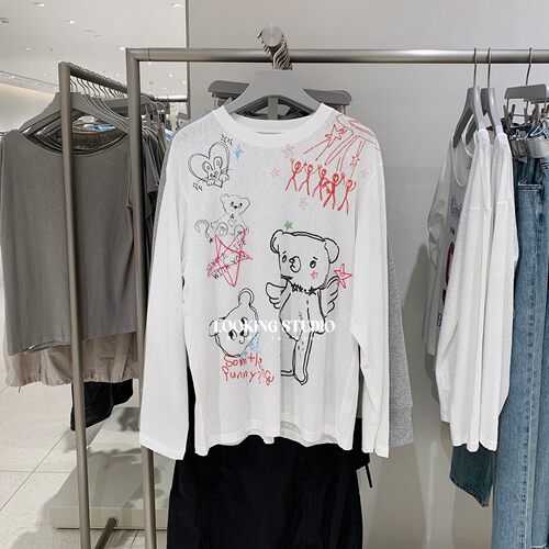 UR&DC2026春季新款设计感潮流时尚童趣手绘印花白色圆领长袖T恤女