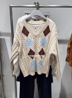 UR&DC2026春季新款复古休闲都市撞色菱格绞花V领套头长袖针织衫女