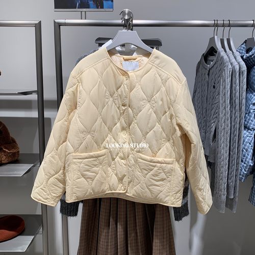 UR&DC2025冬季新款休闲蝴蝶结绗缝波浪纹排扣圆领薄款棉服外套女