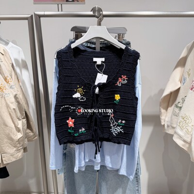 UR&DC2026春季新款浪漫田园意趣刺绣镂空系带针织开衫女无袖马甲