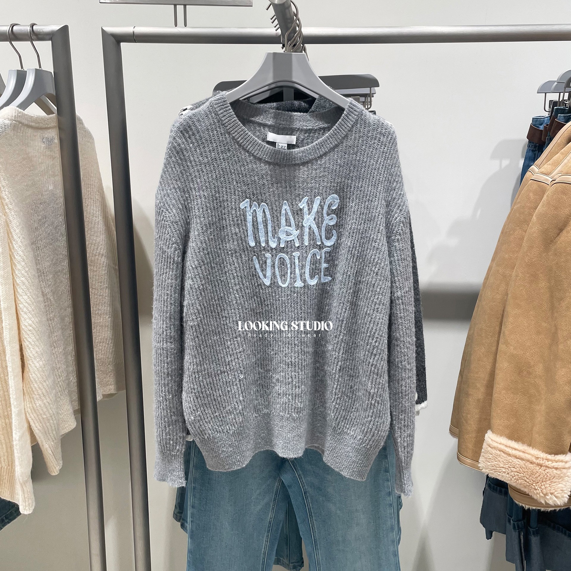 UR&DC2025秋季新款超宽松时尚撞色字母提花圆领套头长袖针织衫女