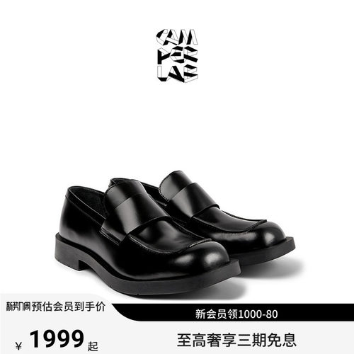 黑色皮革乐福鞋，橡胶外底。