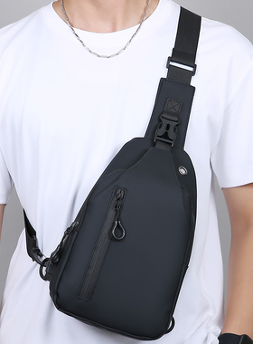 黑色韩版时尚男士胸包运动休闲斜挎包多功能多隔层便携通勤单肩包