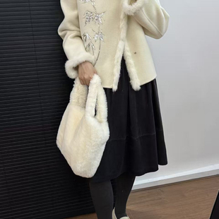 冬上新新中式 121 钉珠装 含100澳毛 C025 饰毛边羊毛外套 多金