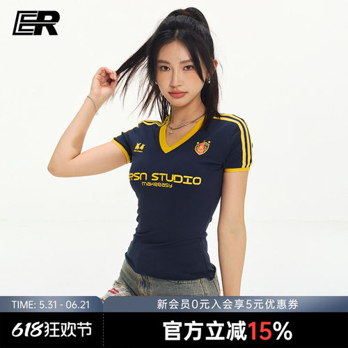ER美式复古辣妹V领撞色印花短袖T恤女夏季运动修身显瘦高级感球衣