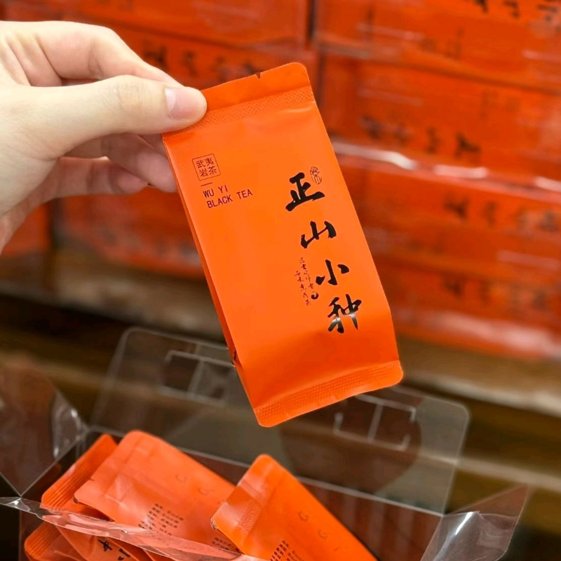武夷高山正山小种红茶头春茶青桂圆香蜜香浓郁汤色红亮散装口粮茶