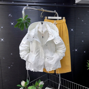 初春白色上衣冲锋衣 通勤风加棉短外套女宽松洋气女装 2026春季 新款