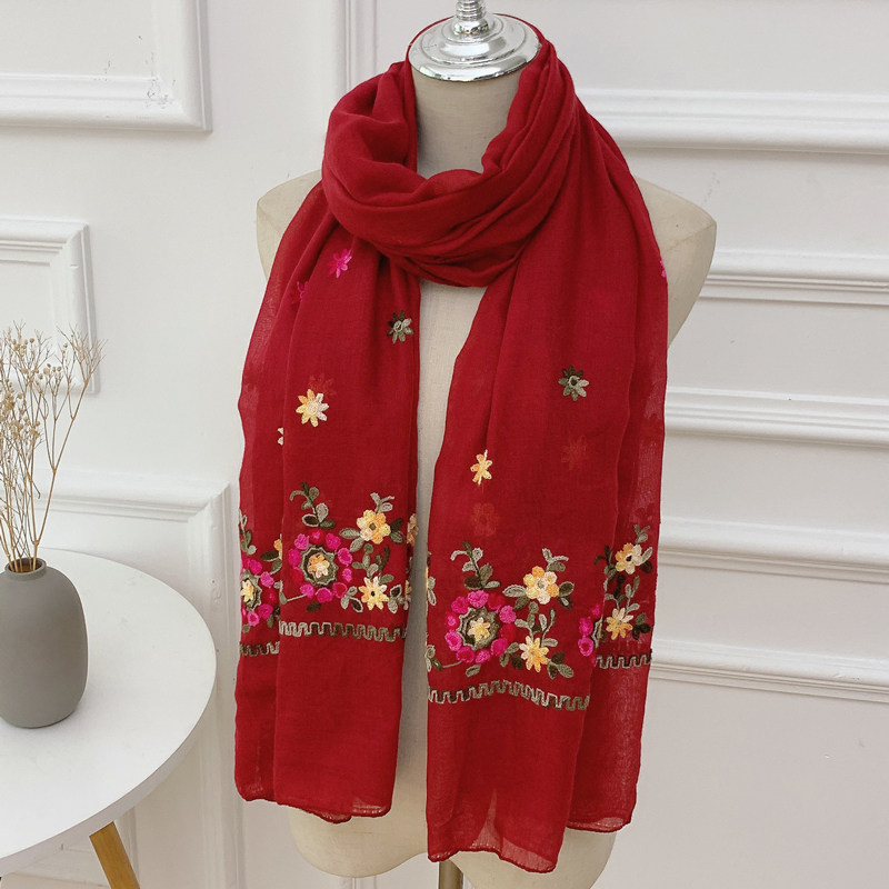 中国民族风百搭白色绣花棉麻围巾女文艺春秋冬季中年妈妈丝巾披肩