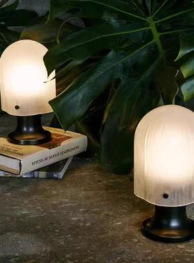 中古风包豪斯个性创意小台灯北欧简约可爱蘑菇头装饰卧室床头台灯