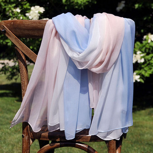 轻柔丝巾女百搭渐变色防晒披肩旅游外搭春夏薄围巾沙滩巾高级纱巾