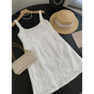 不用等降价了 门店359重工刺绣连衣裙几十到手Q737