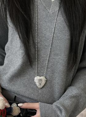 吴小姐韩代爱心浮雕项链斜挎包女