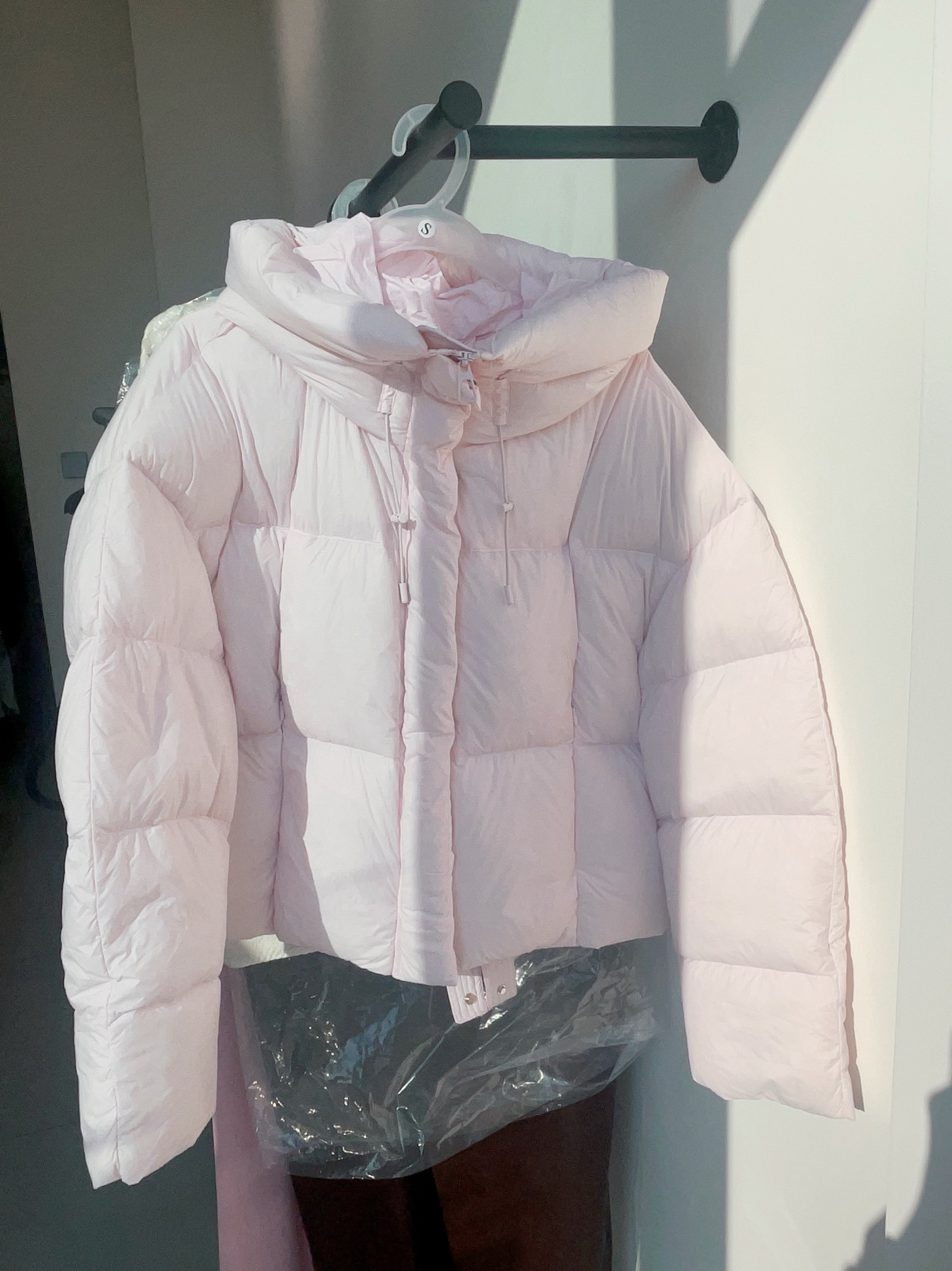粉色马卡龙冬季新款短款加厚连帽泡芙羽绒服宽松面包服白鸭绒外套