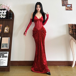 KLIOU 新年氛围感复古红色丝绒V领连衣裙女褶皱紧身显身材包臀裙