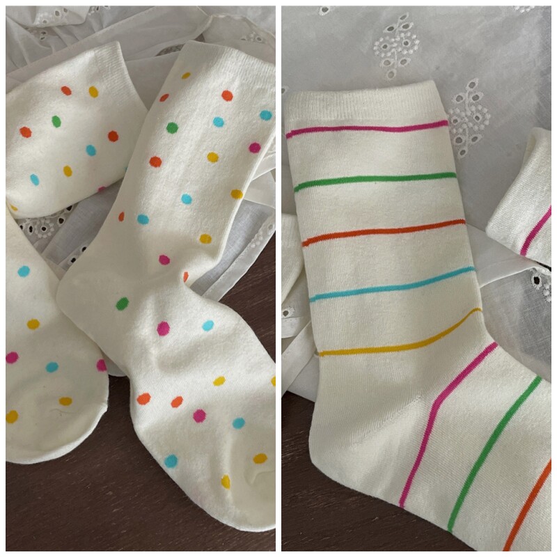 스트라이프와 컬러풀한 도트가 돋보이는 봄이야기 펜던트가 너무 귀엽네요  심플하고 활용도가 높은 컬리지 스타일의 귀여운 여성면