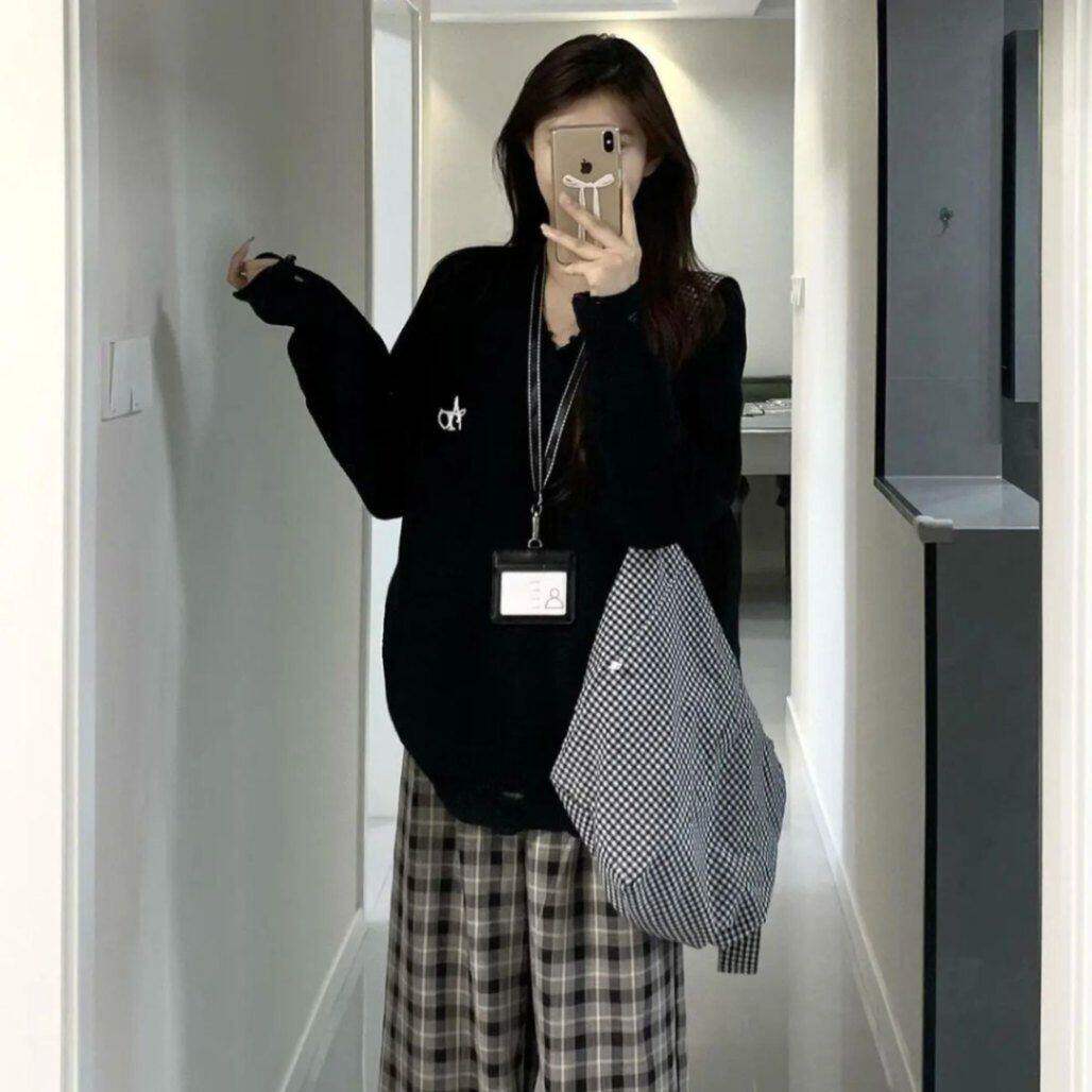 韩版慵懒风黑色软糯毛茸茸v领套头毛衣女学生秋冬宽松显瘦针织衫