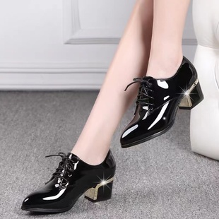 头层牛皮真皮单鞋女粗跟春秋百搭漆皮女鞋尖头英伦中跟女士小皮鞋