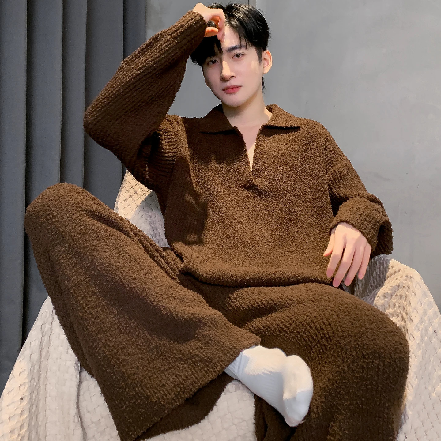 男加厚珊瑚绒V领宽松家居服套装