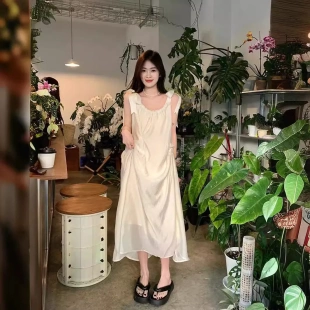 吊带连衣裙女装 夏季 温柔风米白色中长款 甜美2025新款 chic 显瘦时尚