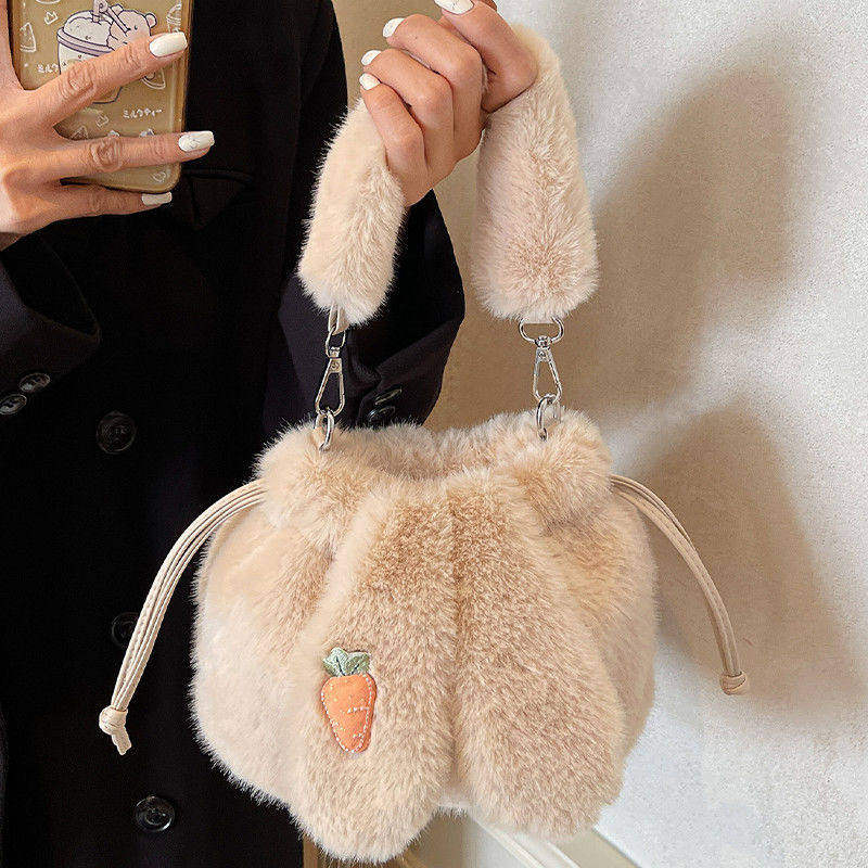 秋冬新款毛绒包可爱斜挎