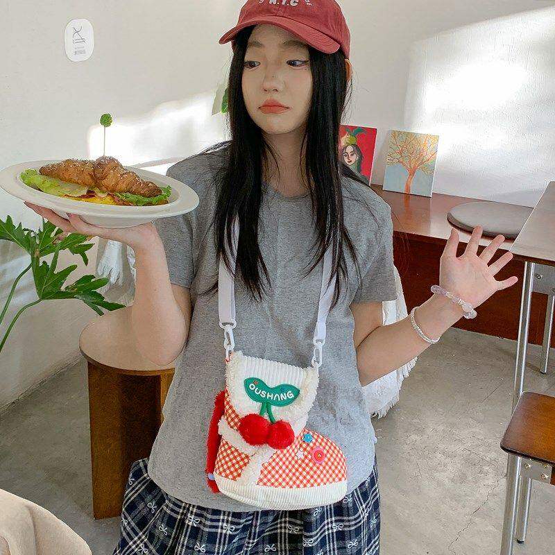 包包小众ins可爱斜背包少女洋派斜挎手机包冬天斜挎包通勤上班族