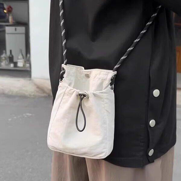 夏天夏季超火轻便帆布斜挎迷你小包包女士2025新款尼龙散步手机包