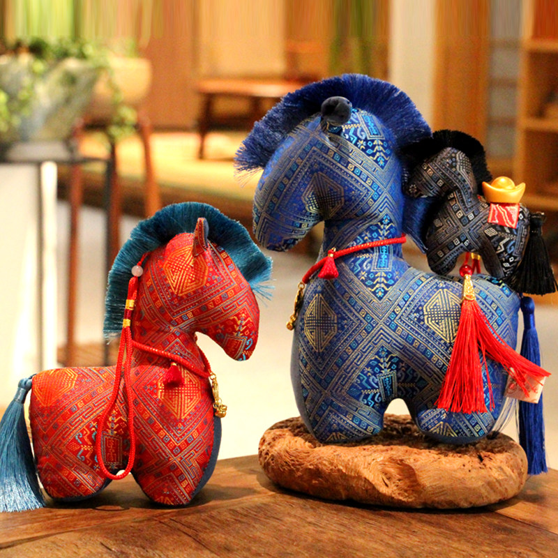 中国风民俗布艺小马生肖吉祥物公仔毛绒玩具富贵马挂件定制logo字