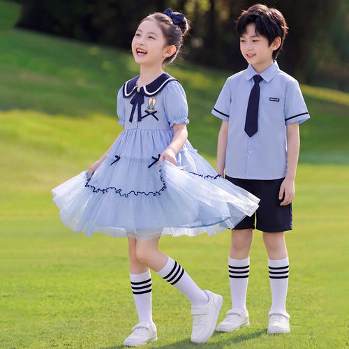 幼儿园儿毕业拍照小学生班服