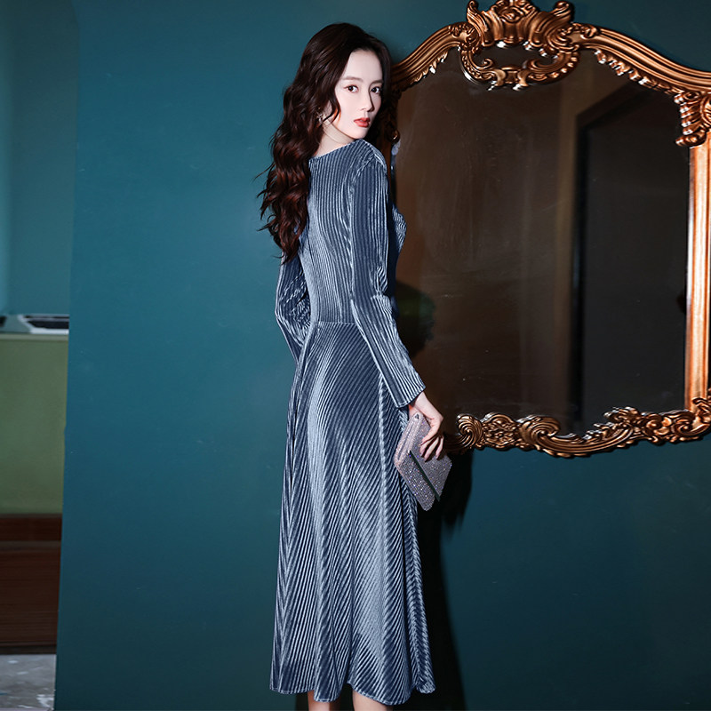 晚礼服女宴会气质钢琴演奏主持人轻奢小众高端高级感蓝色端庄大气