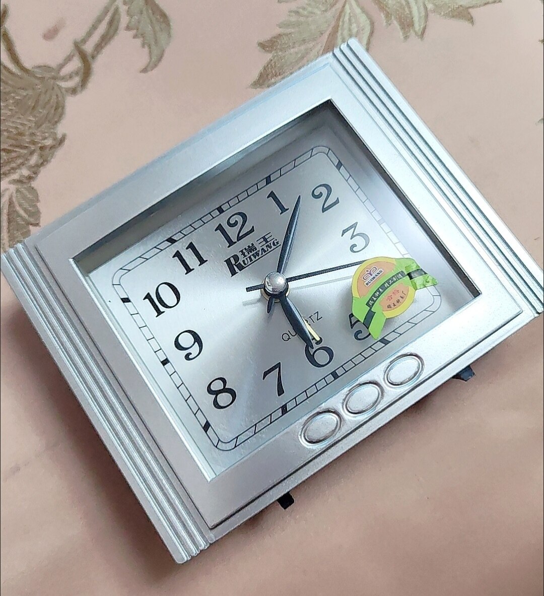 新款创意长方形时钟 台钟卧室床头电子钟 学生房间时尚石英钟瑞王