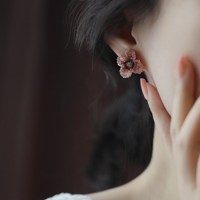 粉色水晶花朵耳钉女2023新款洋气小众设计感高级耳环大气夸张耳饰