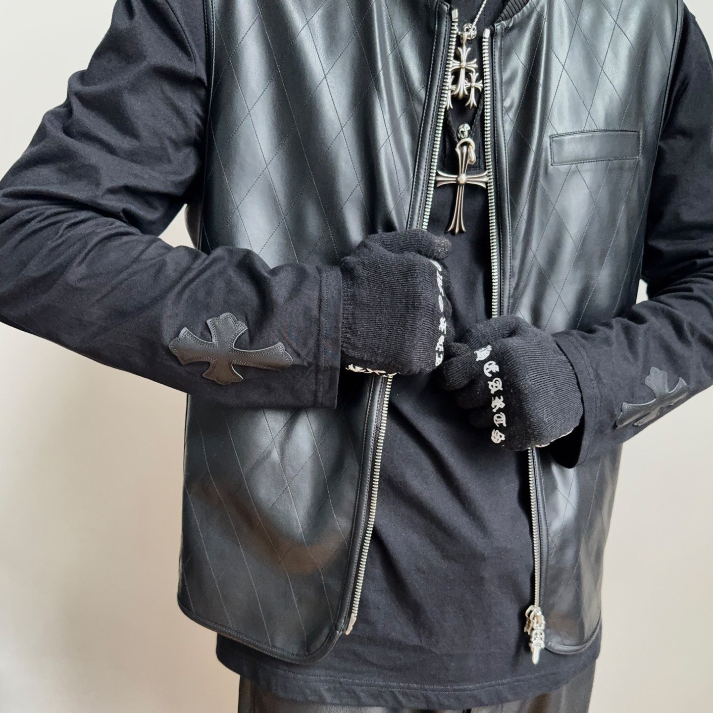 自主秋冬CH风格长袖真皮十字架拼接童军花镀银纽扣亨利领长袖T恤