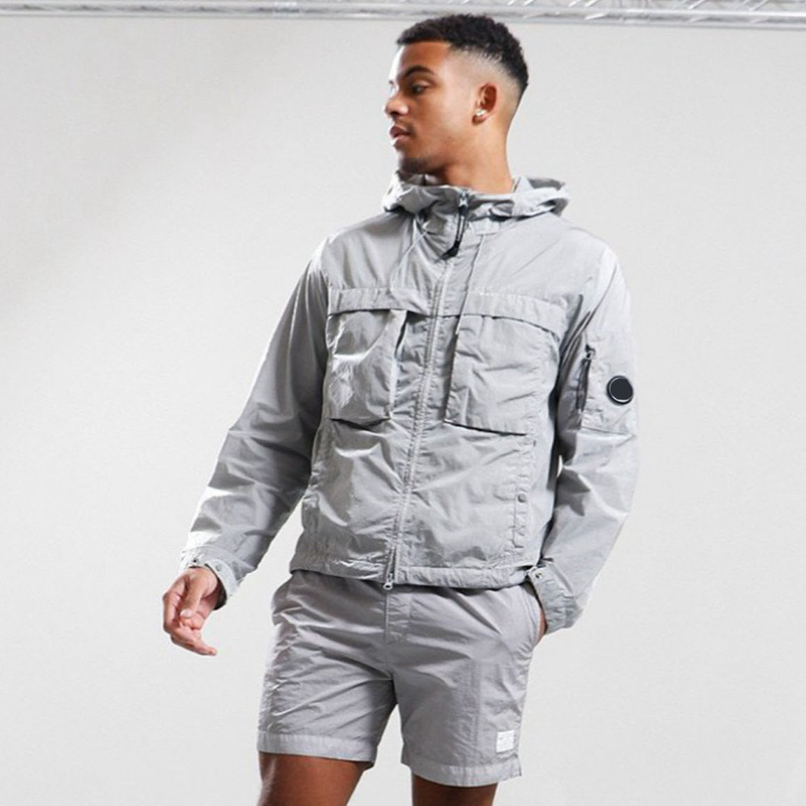 自主户外机能褶皱金属尼龙C.P口袋徽章刺绣Company连帽冲锋衣夹克