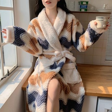 日本睡袍女秋冬高级感成人加绒加厚睡衣大码舒适保暖珊瑚绒家居服