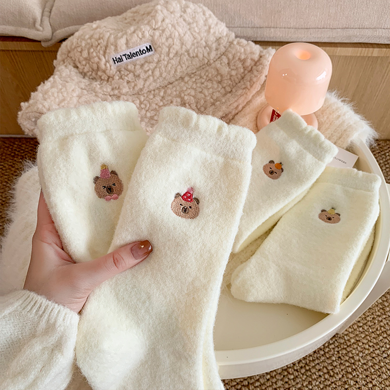 带上这双卡皮袜去看下雪~卡皮卡皮秋冬澳绒加厚刺绣