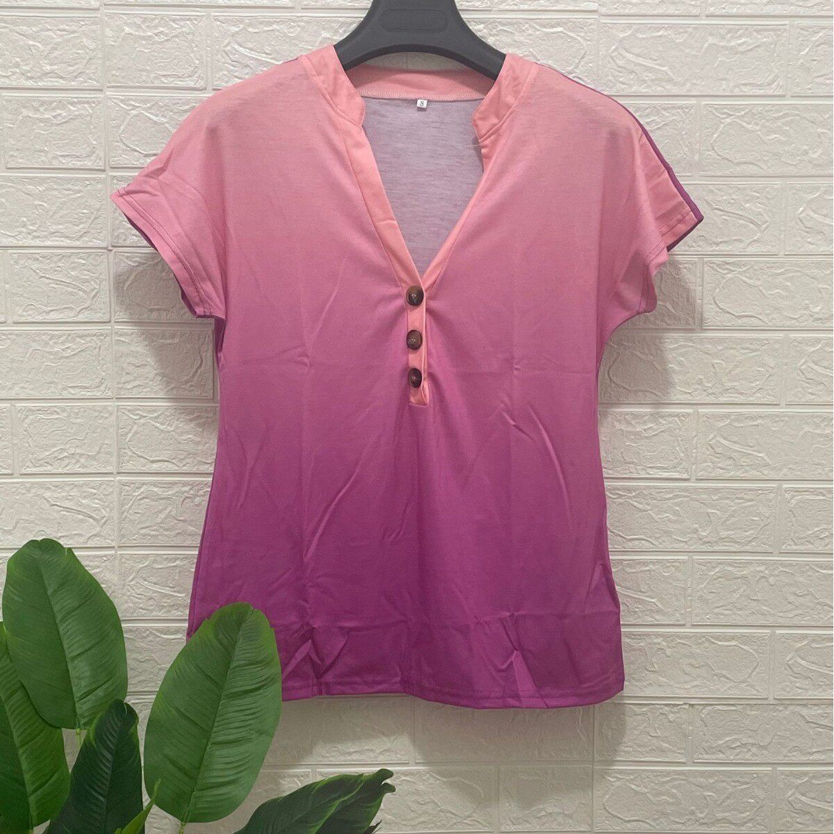 Women's gradient color twist button short sleeved t-shirt