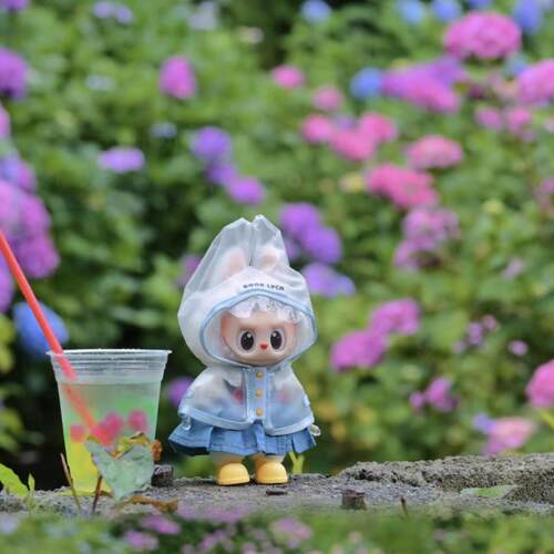 下雨天穿雨衣哦～labubu娃衣一代三代拉布布衣服搪胶公仔潮流服装