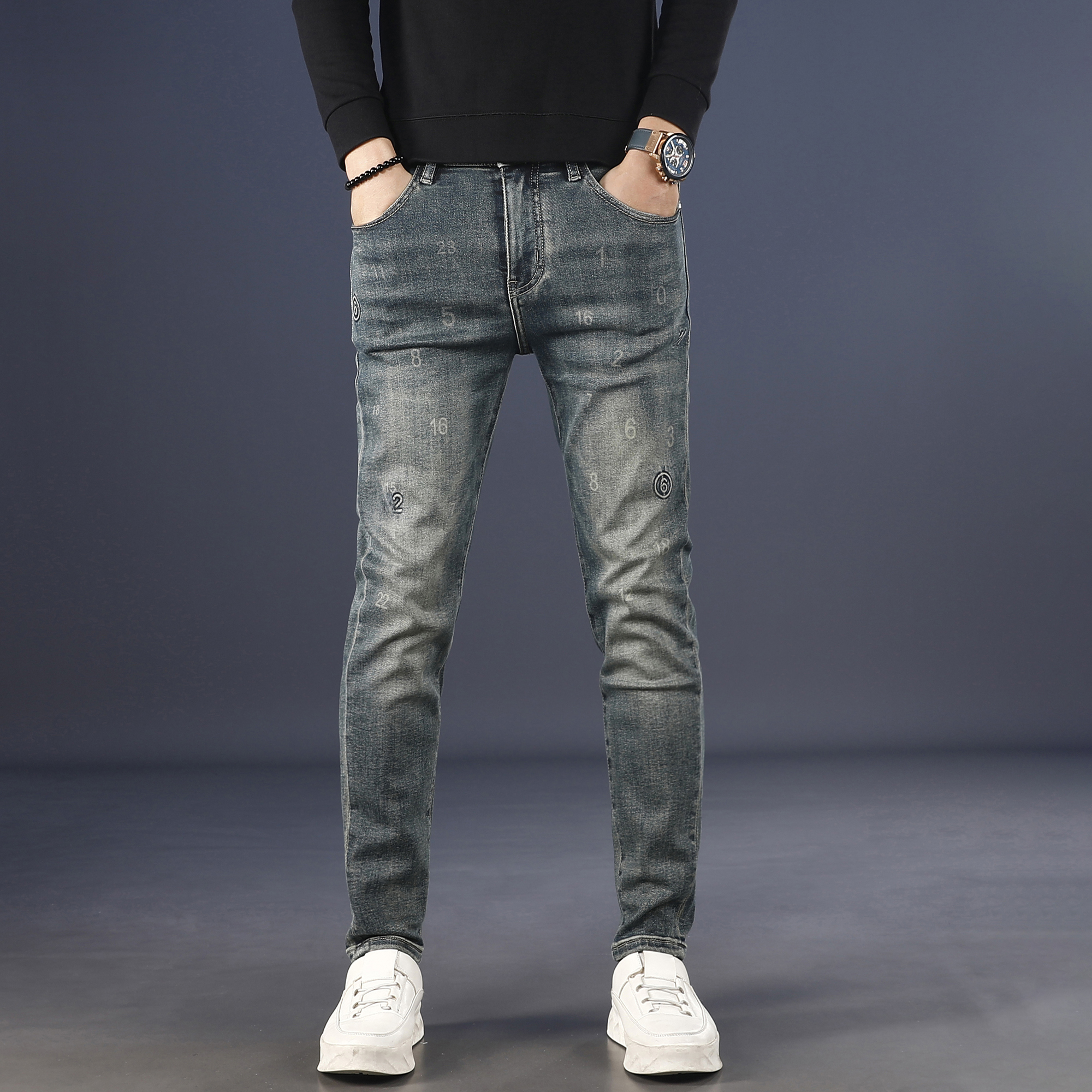 2025秋冬款超软弹力修身牛仔裤男款蓝色水洗做旧印花小脚锥形裤子