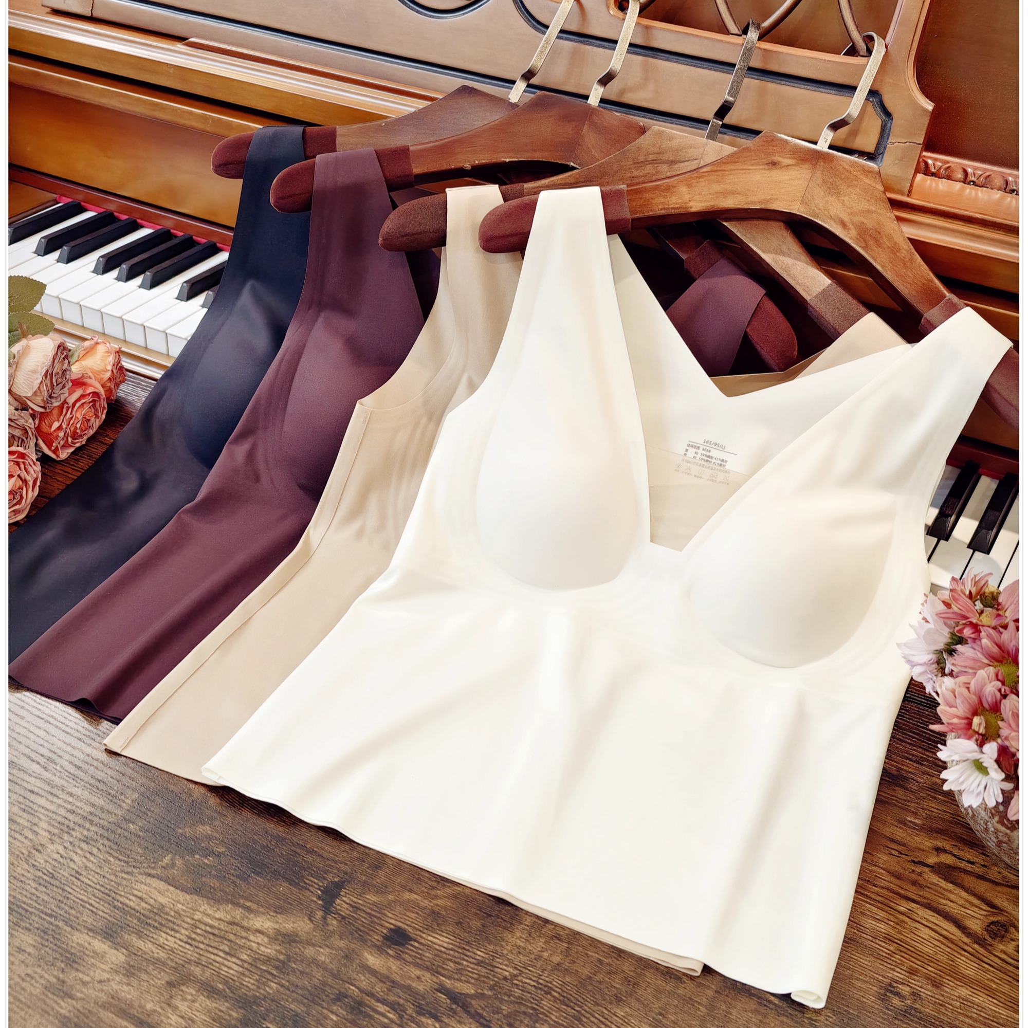 柔软弹性大法式深V薄纱胸垫背心