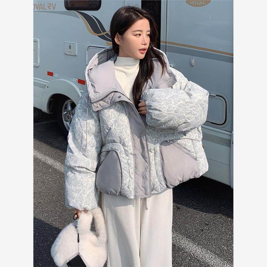 灰蓝色短款印花羽绒服女